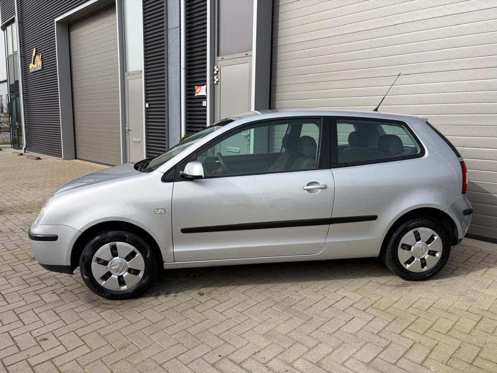 Volkswagen Polo 1.4-16v comfortline/jaar apk/airco/cruise control/