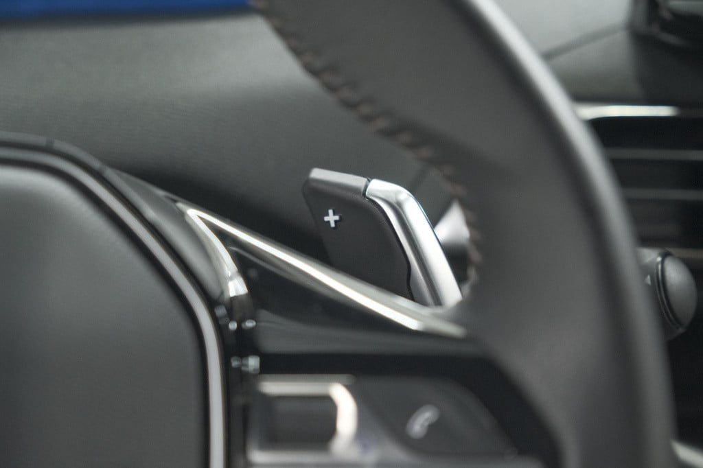 Peugeot 5008 puretech 130 eat8 active pack | 7 zitplaatsen | camera | apple
