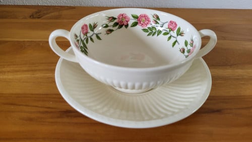 Wedgwood Rosalind soepkop met schotel