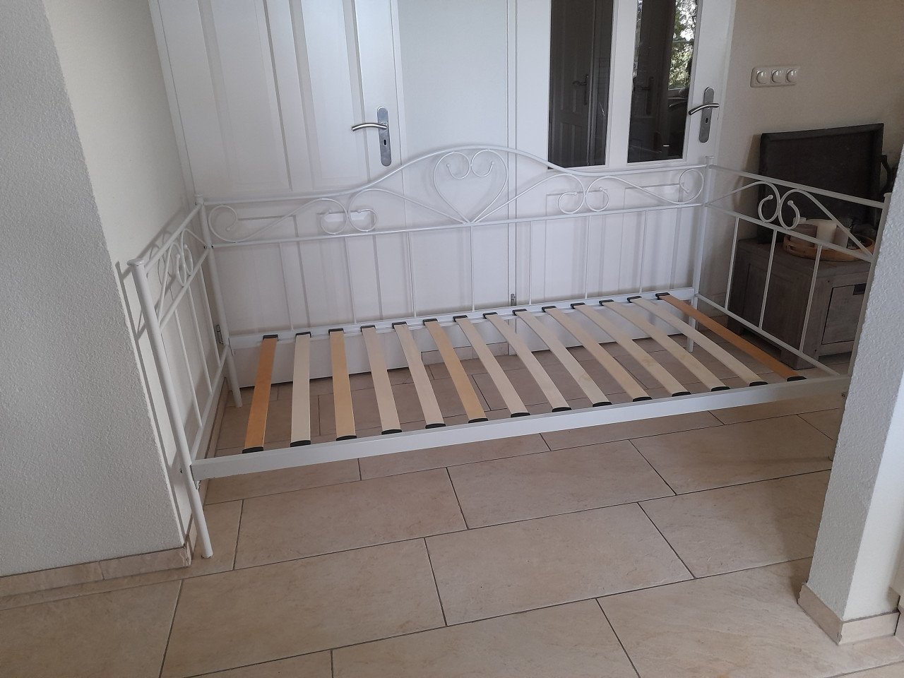 Metalen 1 Persoons bed  90 x 200 (in goede staat )