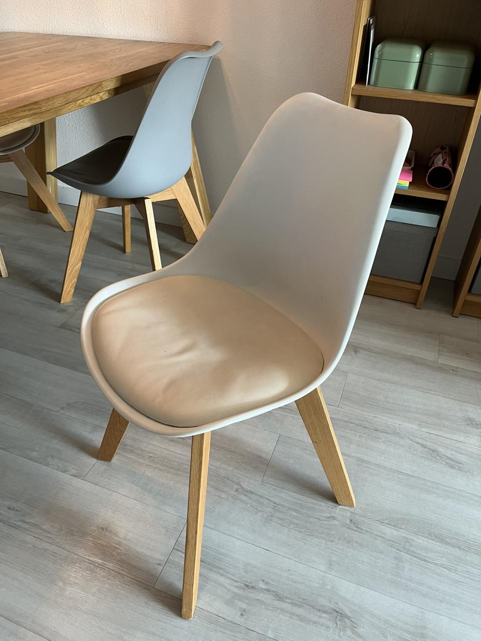 Eikenhouten eettafel + stoelen