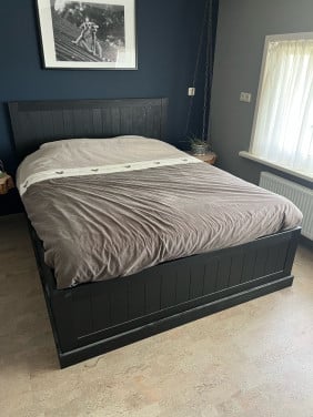 Te koop 2 persoons bed met lades