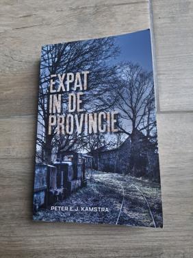 Psychologische roman Expat in de provincie van Peter E.J Kamstra zgan.