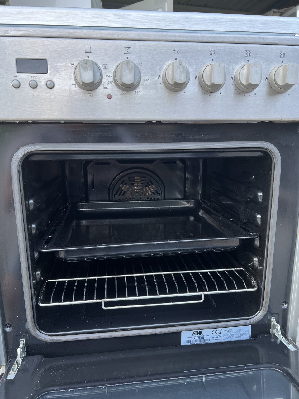 Vrijstaand Gasfornuis met elektrisch hetelucht oven en gasslang 85x60 cm.