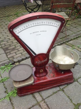 Antieke winkelweegschaal