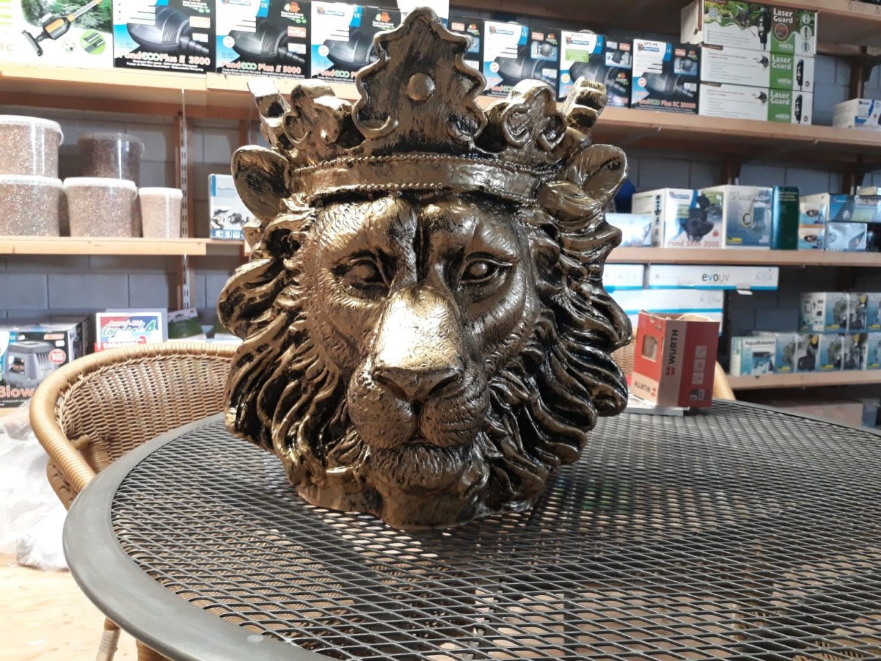 Leeuwenkop bloempot goud groot