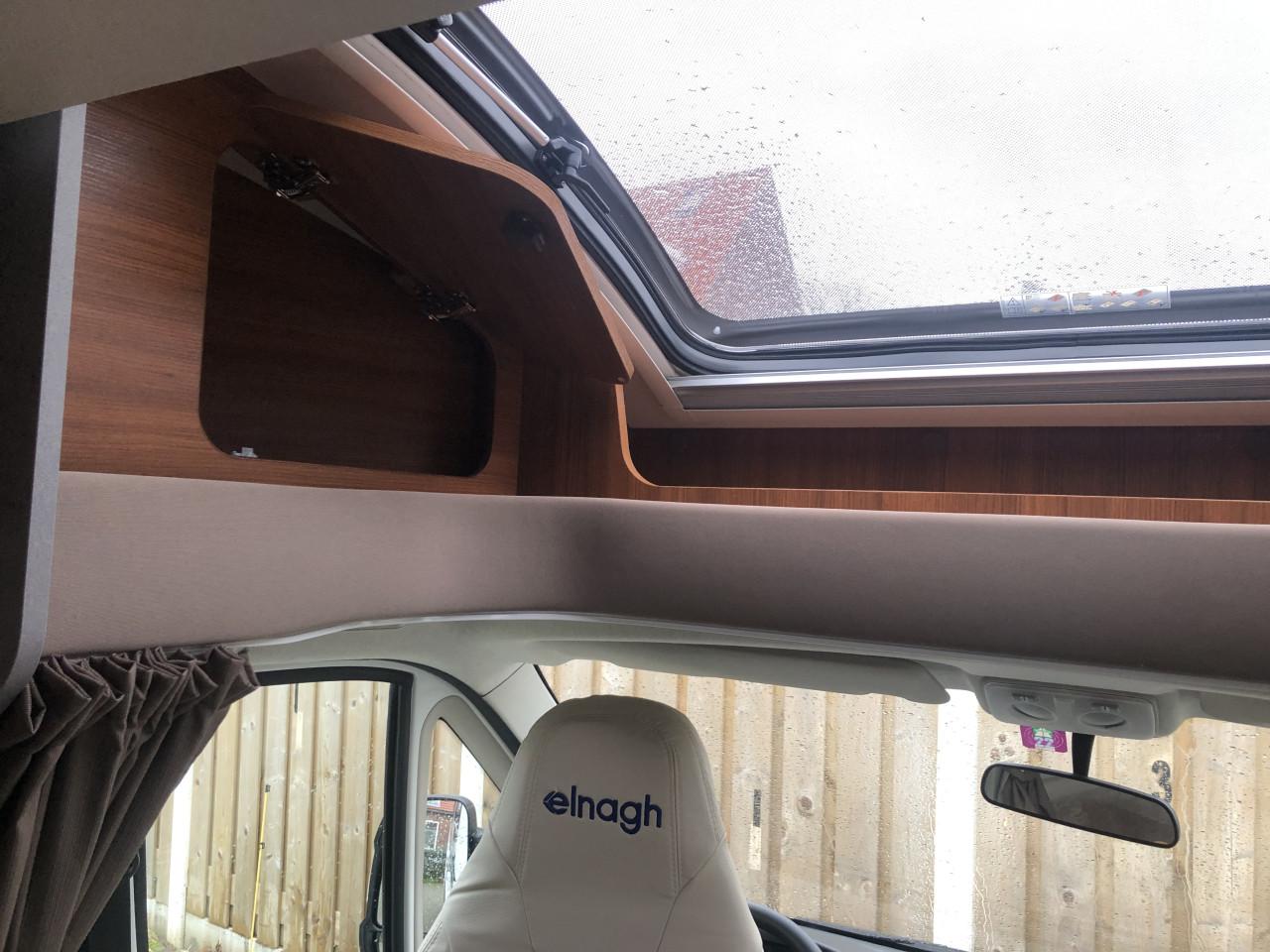 Camper elnagh baron 565 lengtebedden