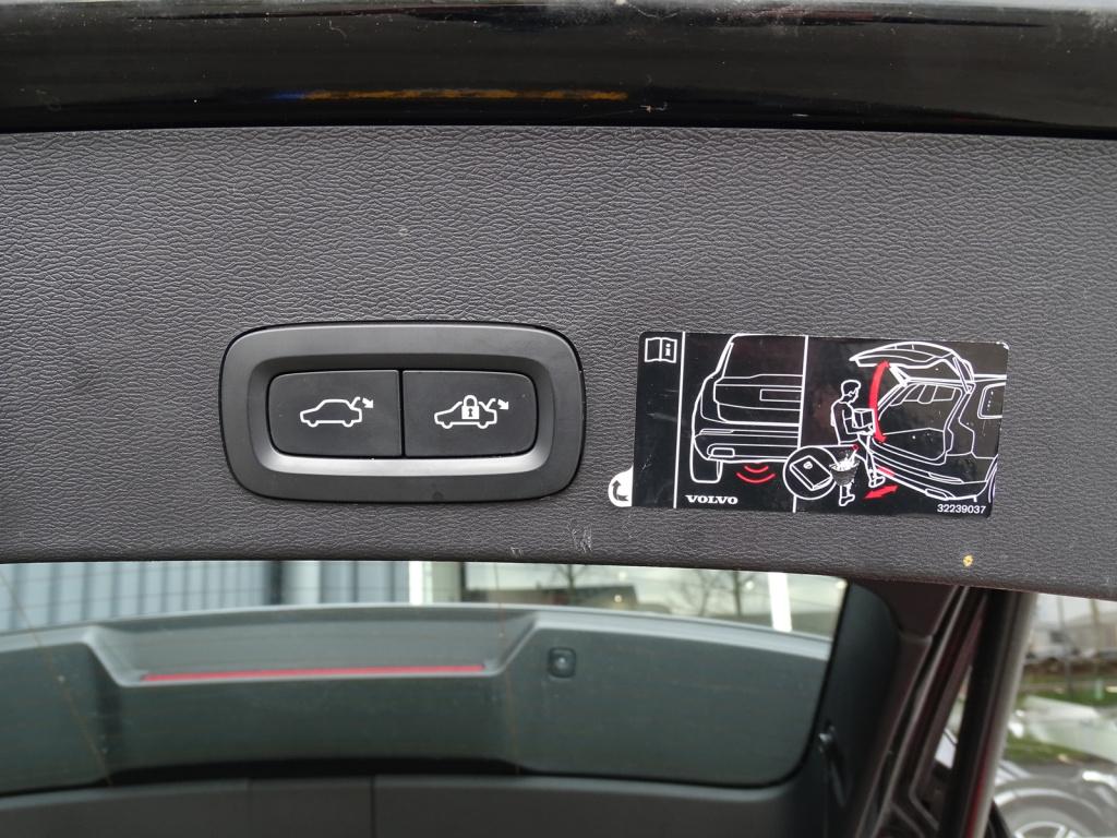 Volvo XC40 recharge p8 awd r-design