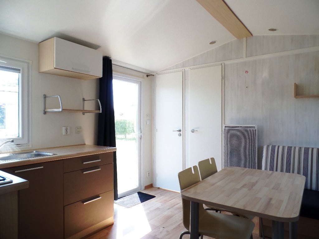 Keurig chalet met middenkamer op kavel camping nabij Grevelingenmeer