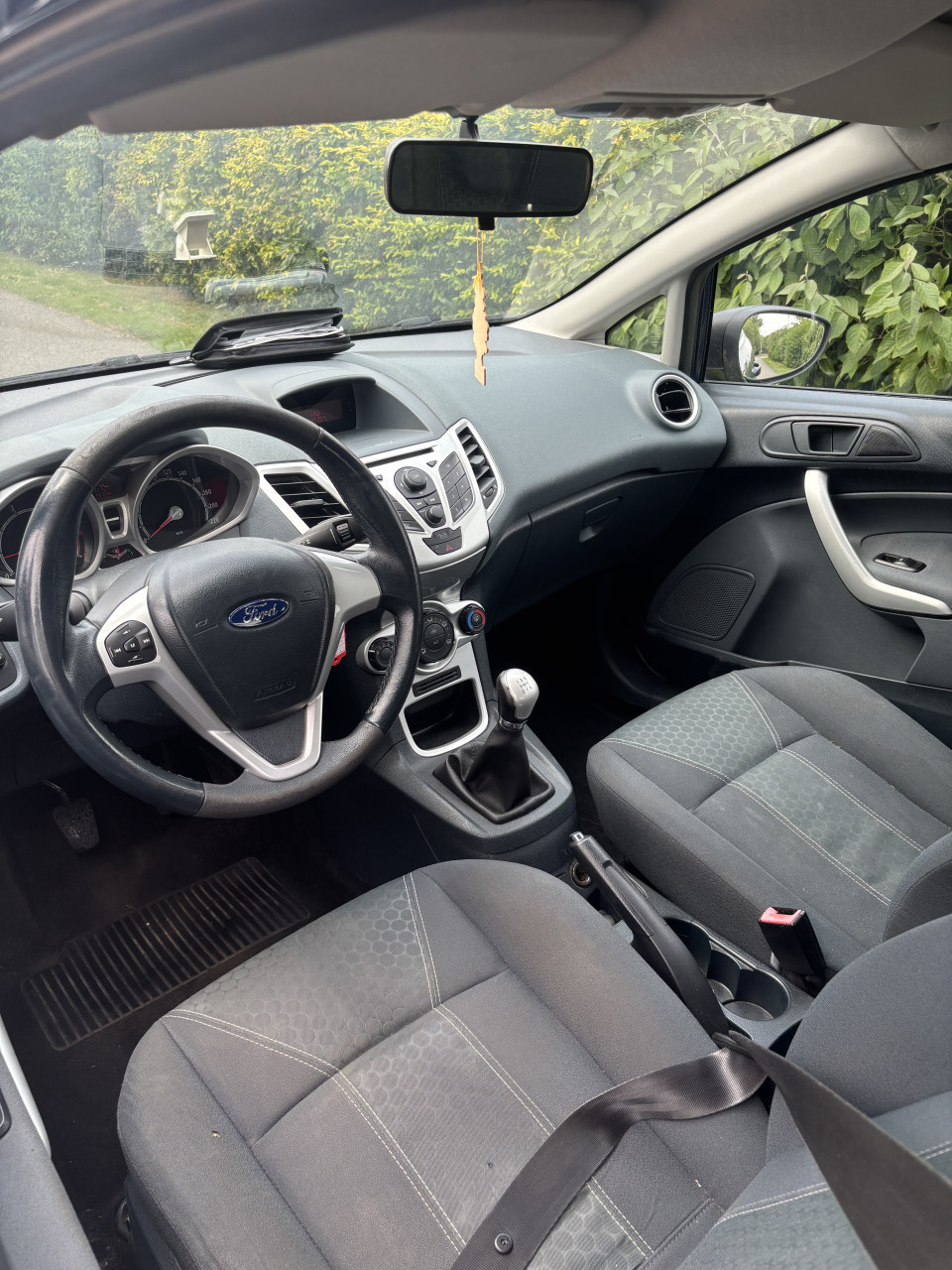 Ford fiesta met een voljaar apk!