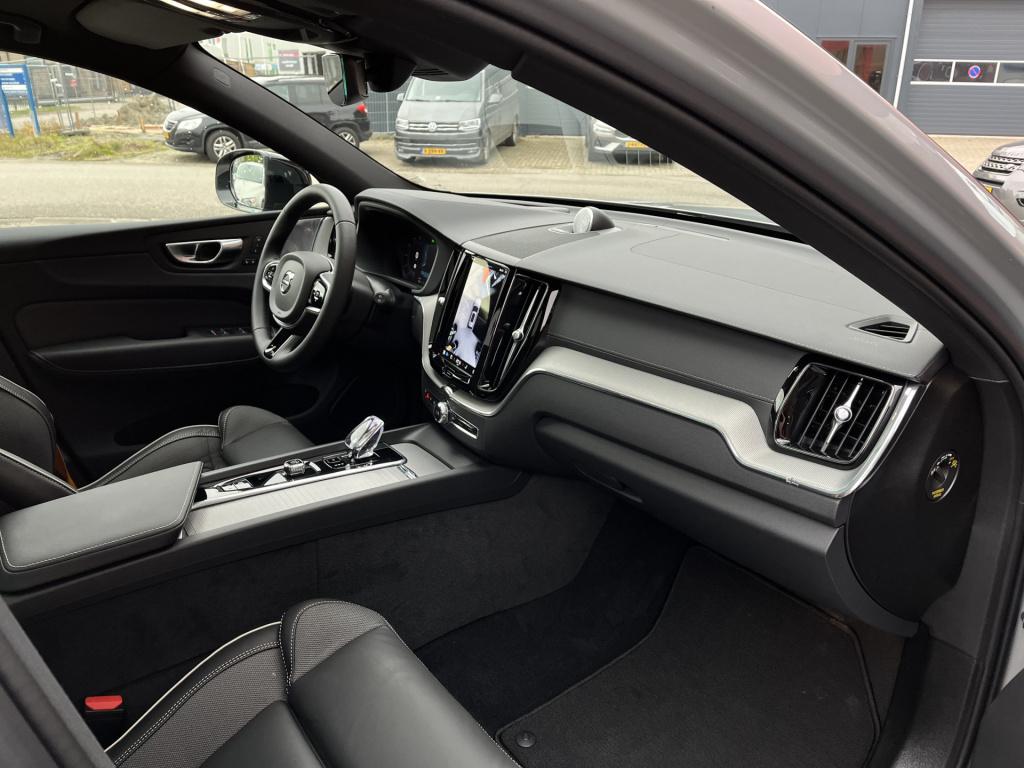 Volvo XC60 2.0 t8 plug-in hybrid awd polestar engineered | bowers&wilkins |