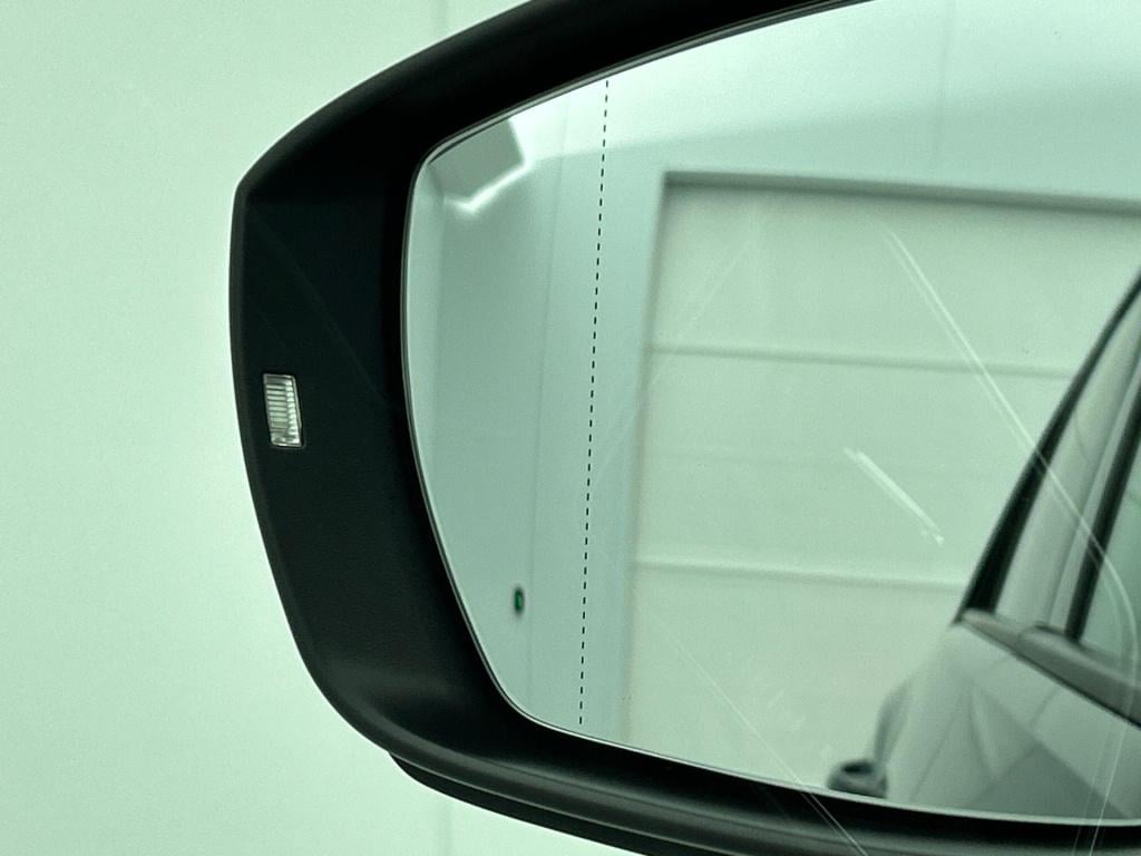 Volkswagen T-roc 1.0 tsi style | lmv | panorama dak | navigatie | parkeer s