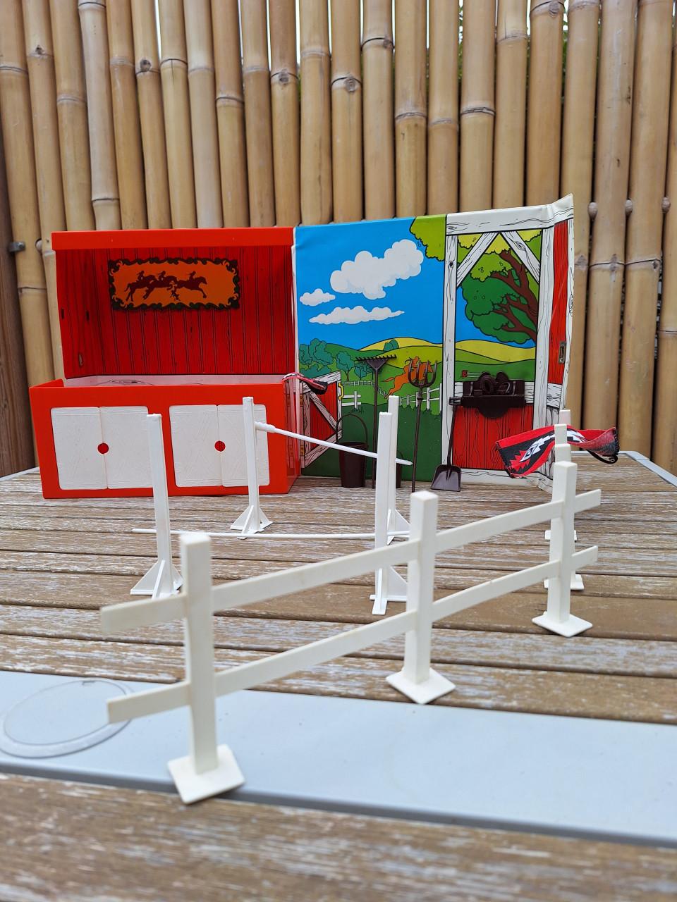 Barbie paardenstal met accessoires