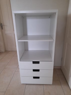 Kastje met 3 laden en 1 plank (in goede staat ) 50 x 60 x 129H