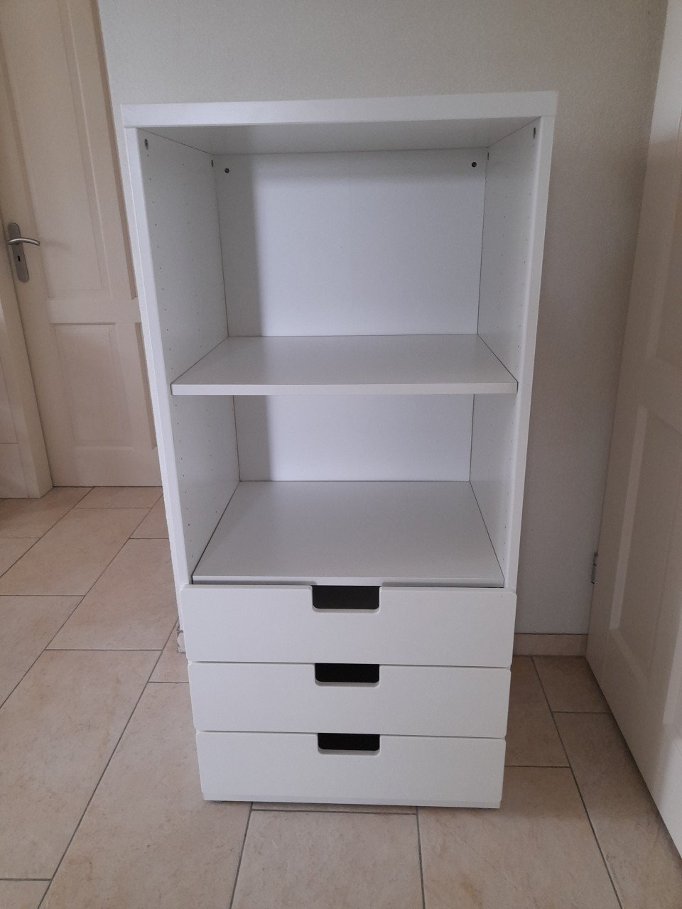 Kastje met 3 laden en 1 plank (in goede staat ) 50 x 60 x 129H