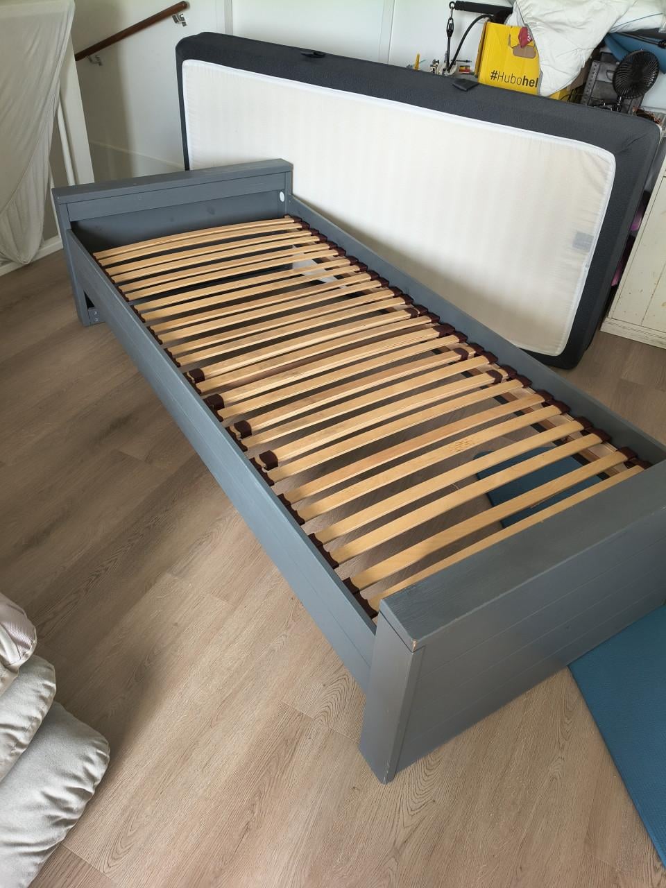 Woood bed staalgrijs 90x200