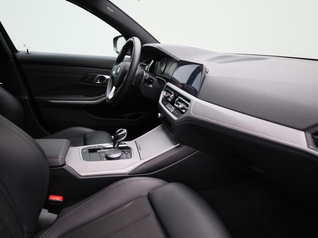 BMW 3-serie 330e | automaat | navigatie | half-leer | adaptive cruise contr