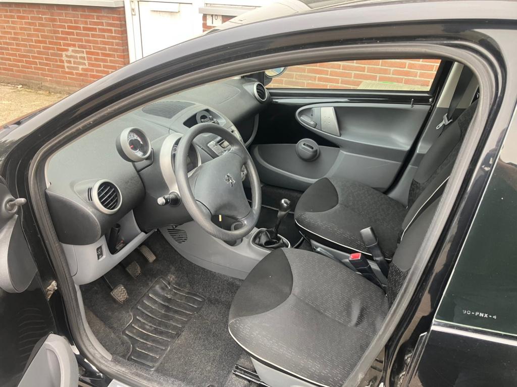 Peugeot 107 1.0-12v millesim 200 airco