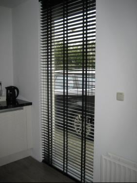 Houten jaloezieën zwart (luxaflex van Sunway)