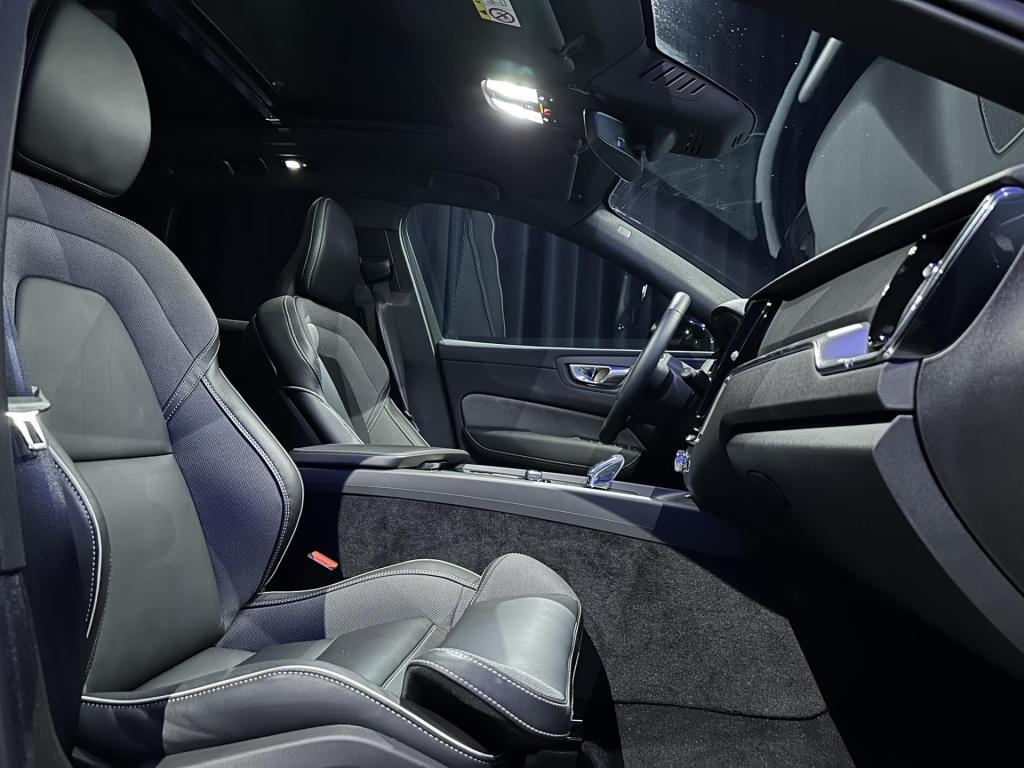 Volvo XC60 2.0 t6 plug-in hybrid awd ultra black edition *luchtvering*trekh