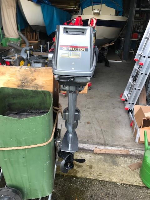 SUZUKI 9,9 EN TOHATSU 20 PK