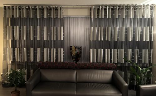 Glasgordijnen op roede