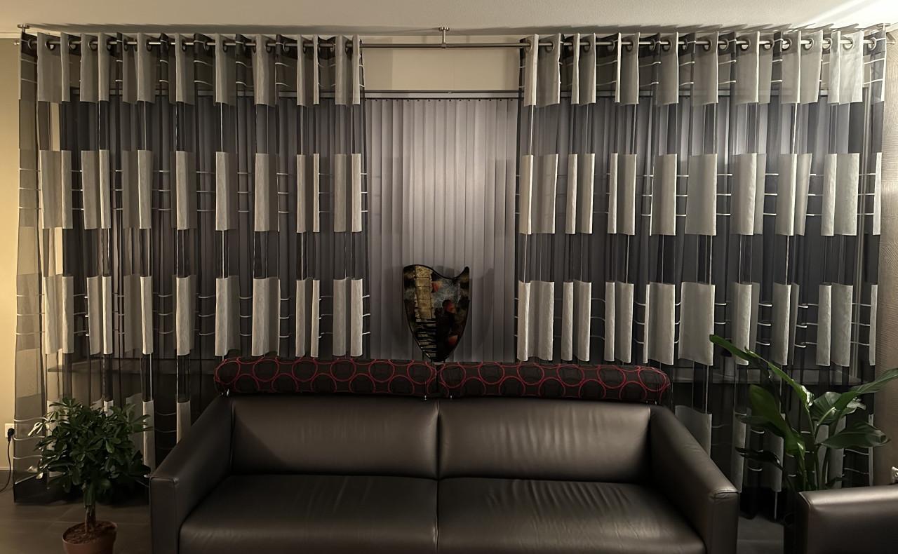 Glasgordijnen op roede