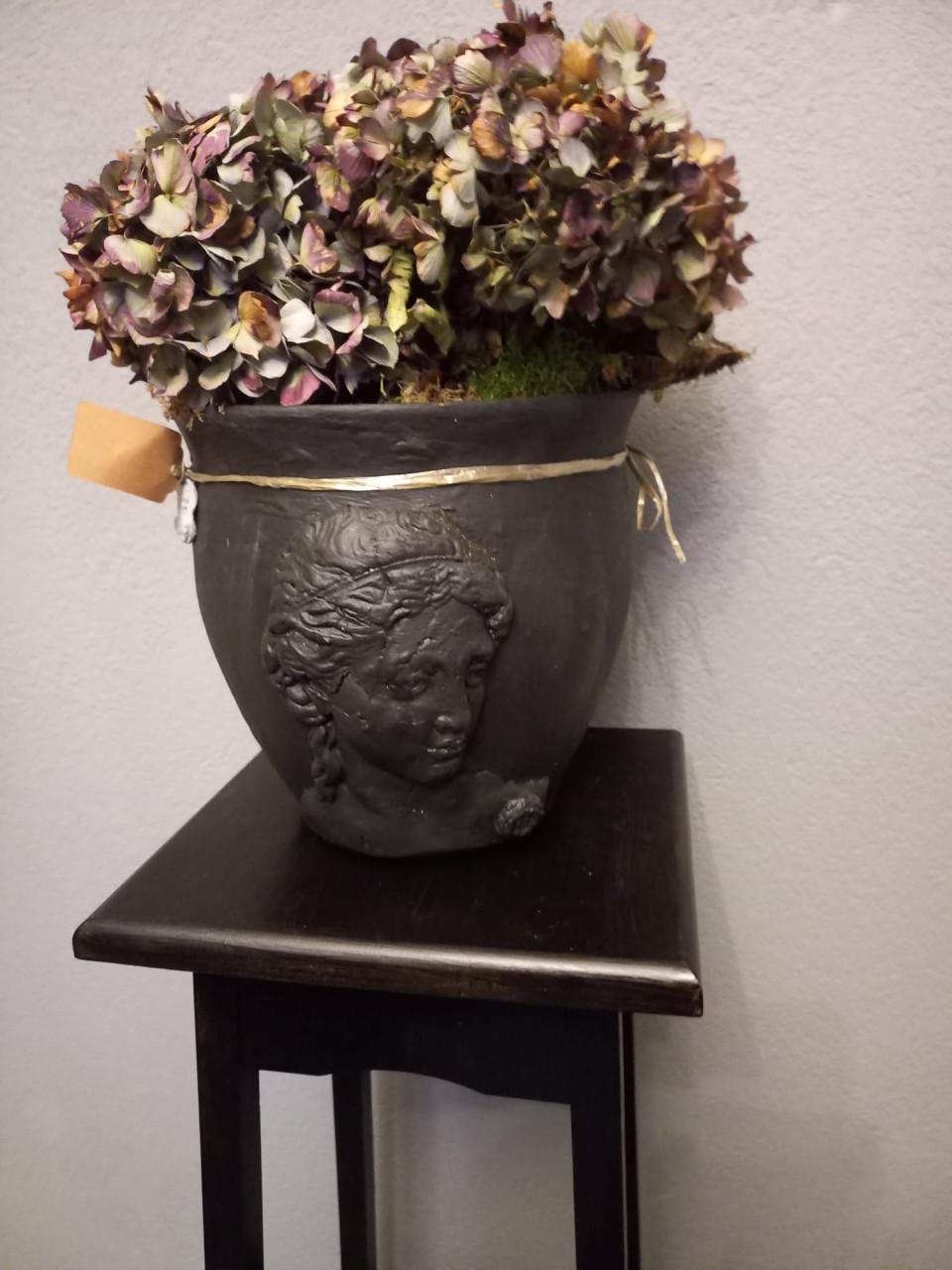 Pot met vrouwenhoofd afdruk