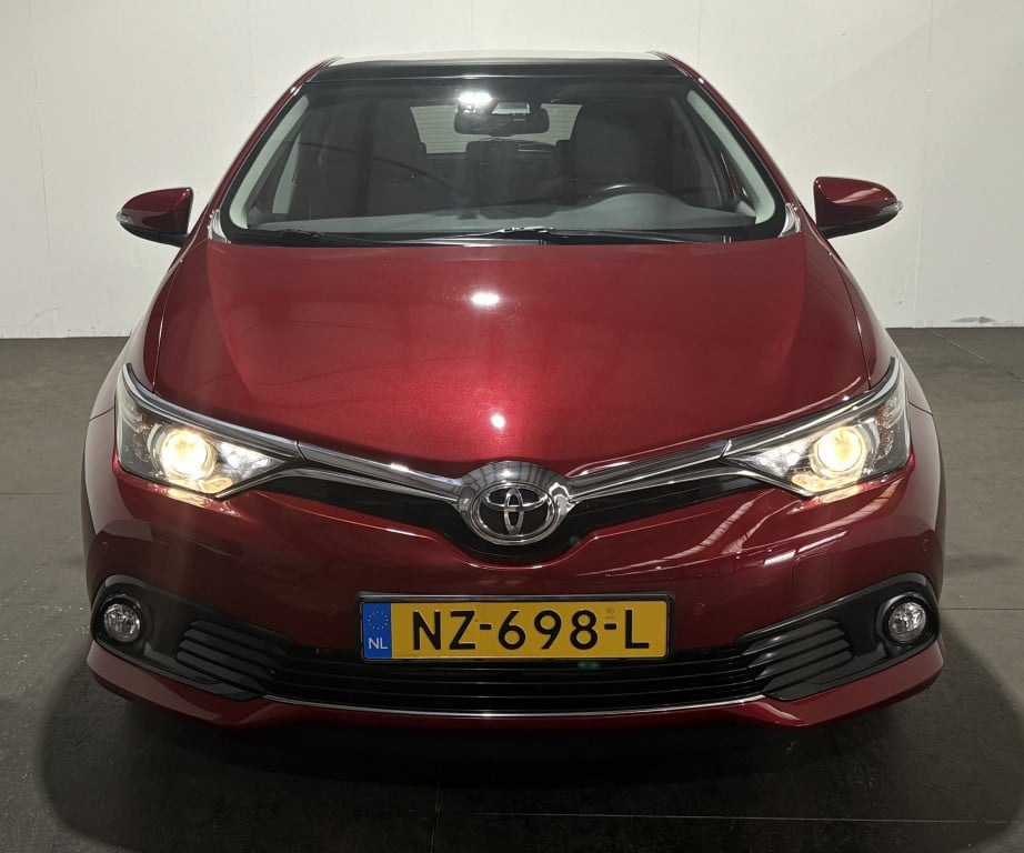 Toyota Auris 1.2t volcano edition