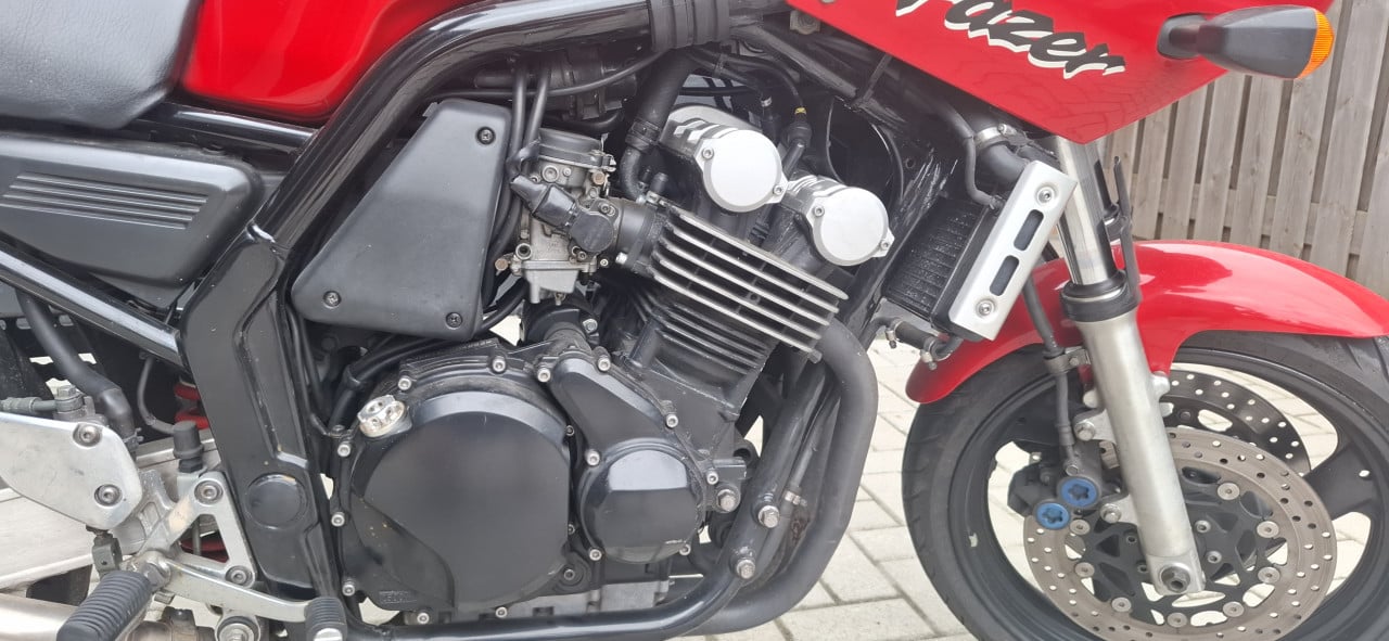 Yamaha Fazer FZS 600  Rood