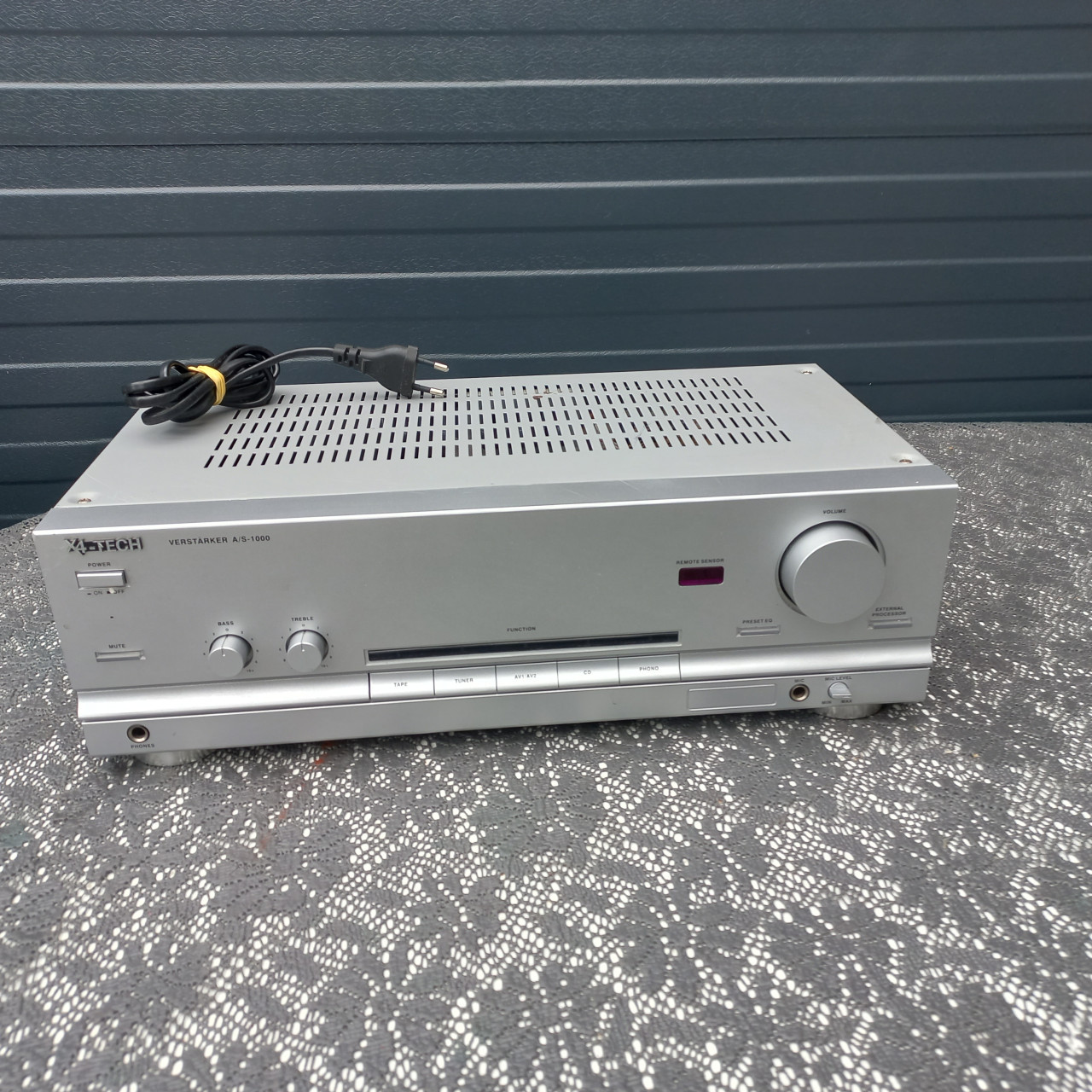 X4-Tech A 1000 -versterker Zilver.