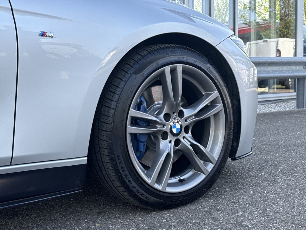 BMW 3-serie 320i high executive m sport | nl-auto | dealer ond. | m perform