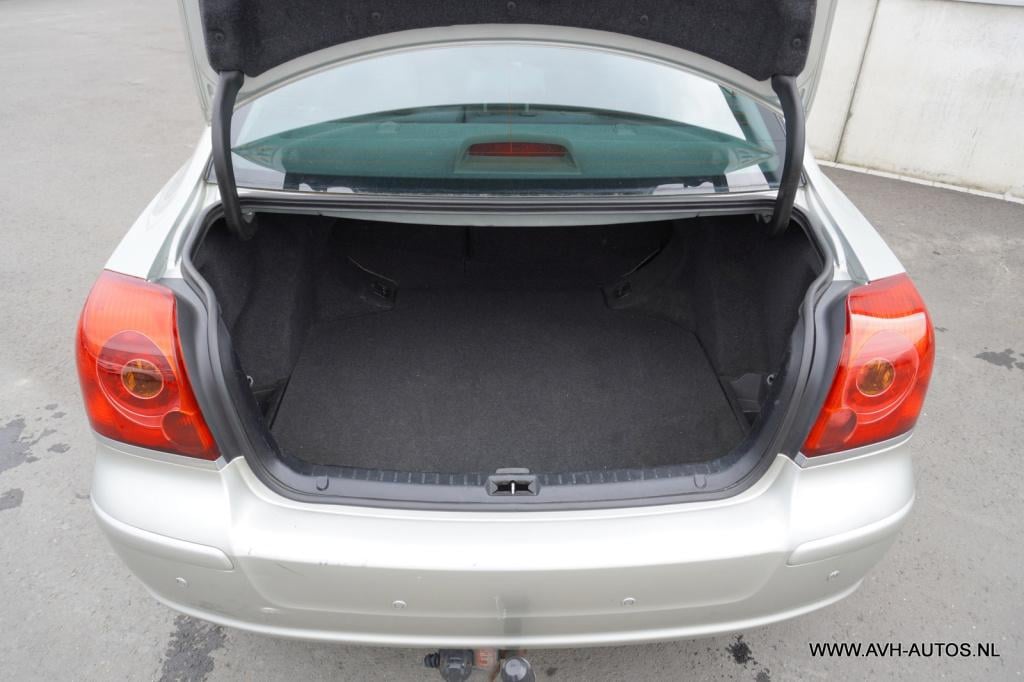 Toyota Avensis 2.0 vvti linea sol