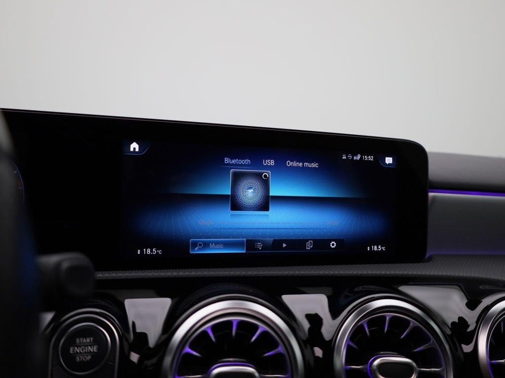 Mercedes-Benz A-Klasse 180 business solution amg | automaat | lmv | panoram