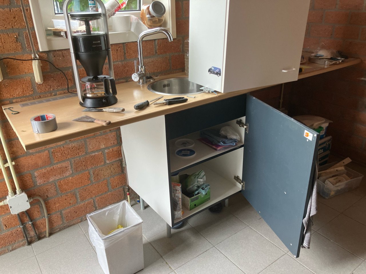 Keuken werkblad met spoelbak en kraan
