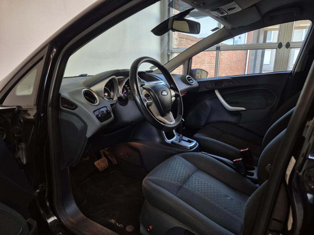 Ford Fiesta 1.4 titanium / automaat / nieuwe distriebutieriem