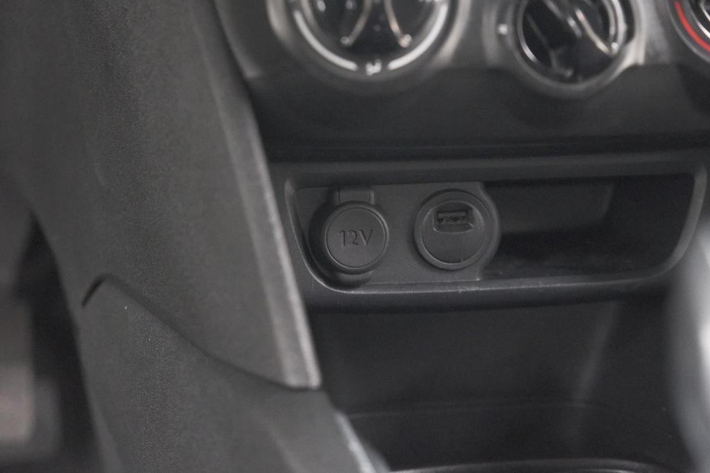 Peugeot 208 puretech 82 signature | allseason banden | navigatie | parkeers