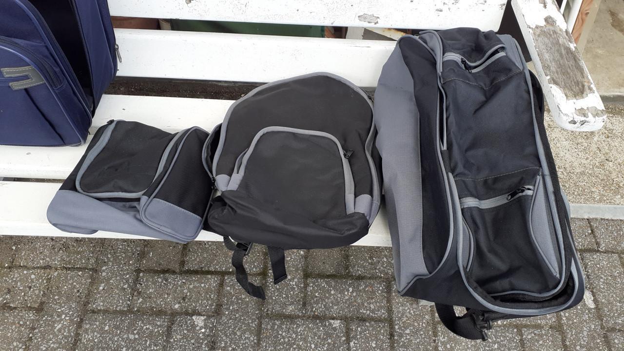 Rol-Koffers roze / groen & tas, blauw met inhoud rugzak + tas + kleine tas