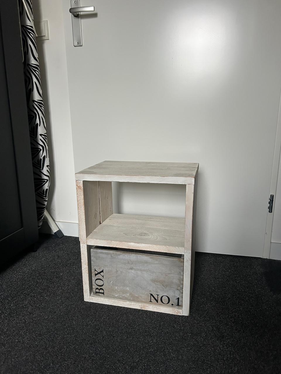 Houten krukje/tafeltje/kastje