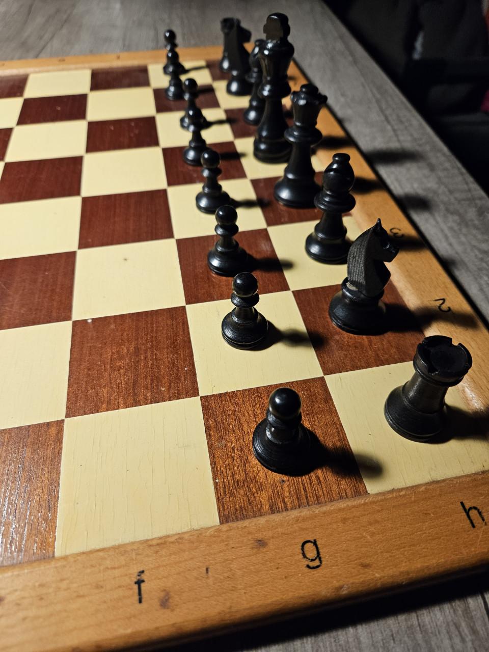 Mooi groot vintage compleet houten schaakspel in nette staat