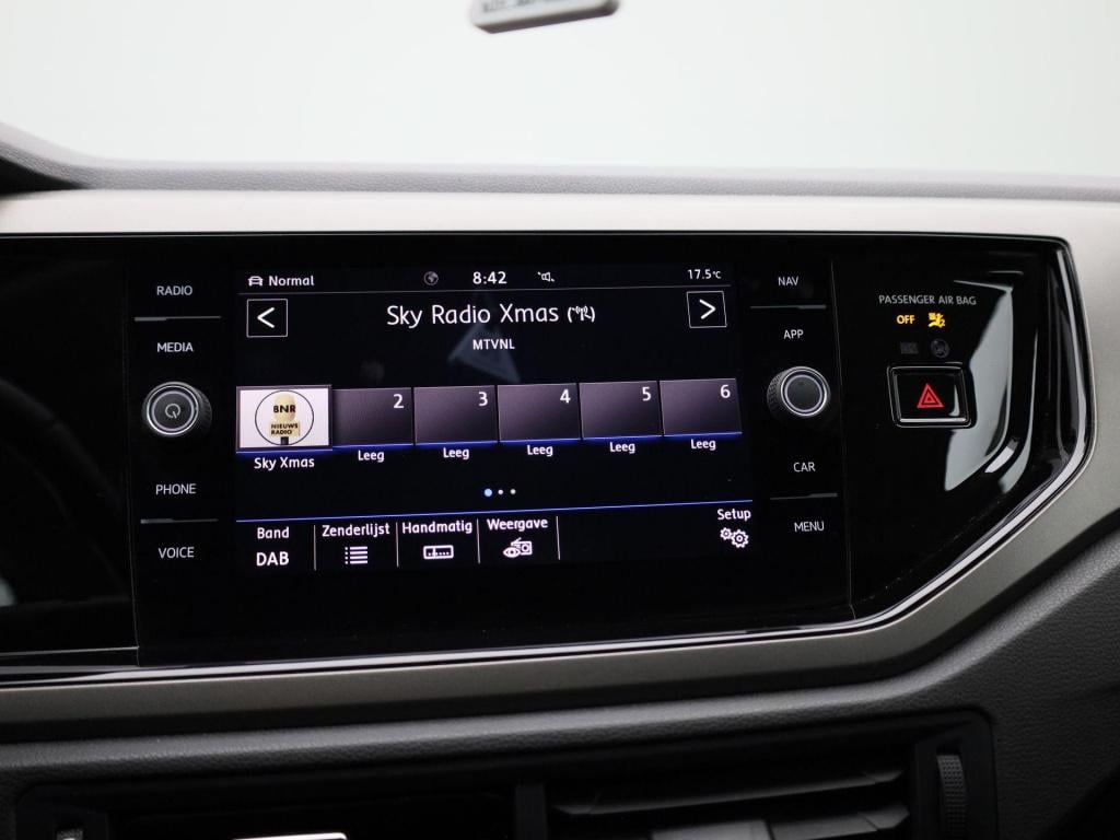 Volkswagen Polo 1.0 tsi comfortline business | parkeer sensoren | navigatie