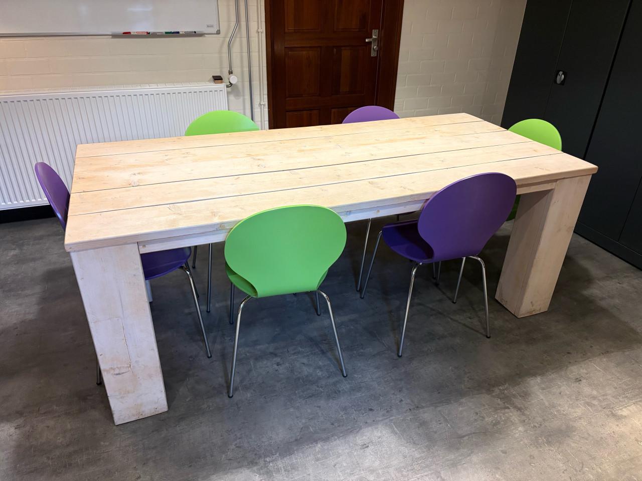Steigerhouten tafel