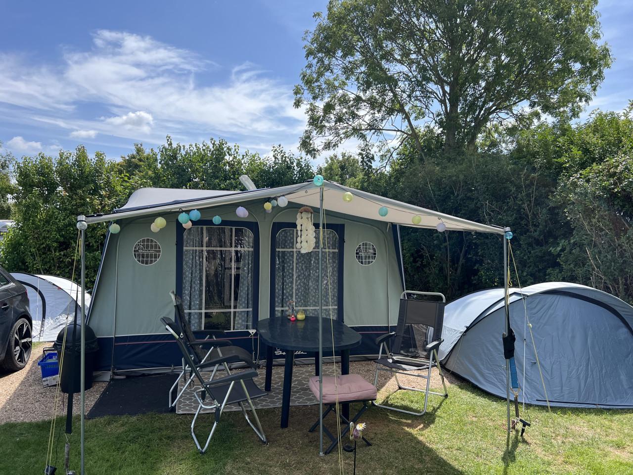 Prachtige complete Chateau Chiara caravan