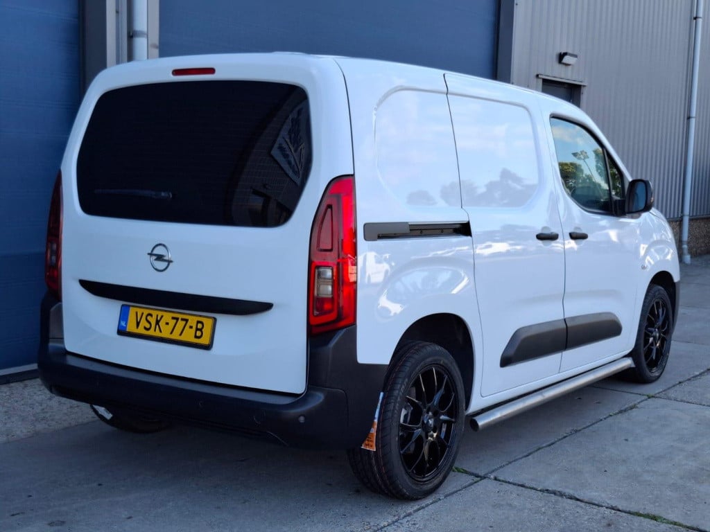 Opel Combo 1.5d l1h1 edition airco / cruise controle / navi / euro 6