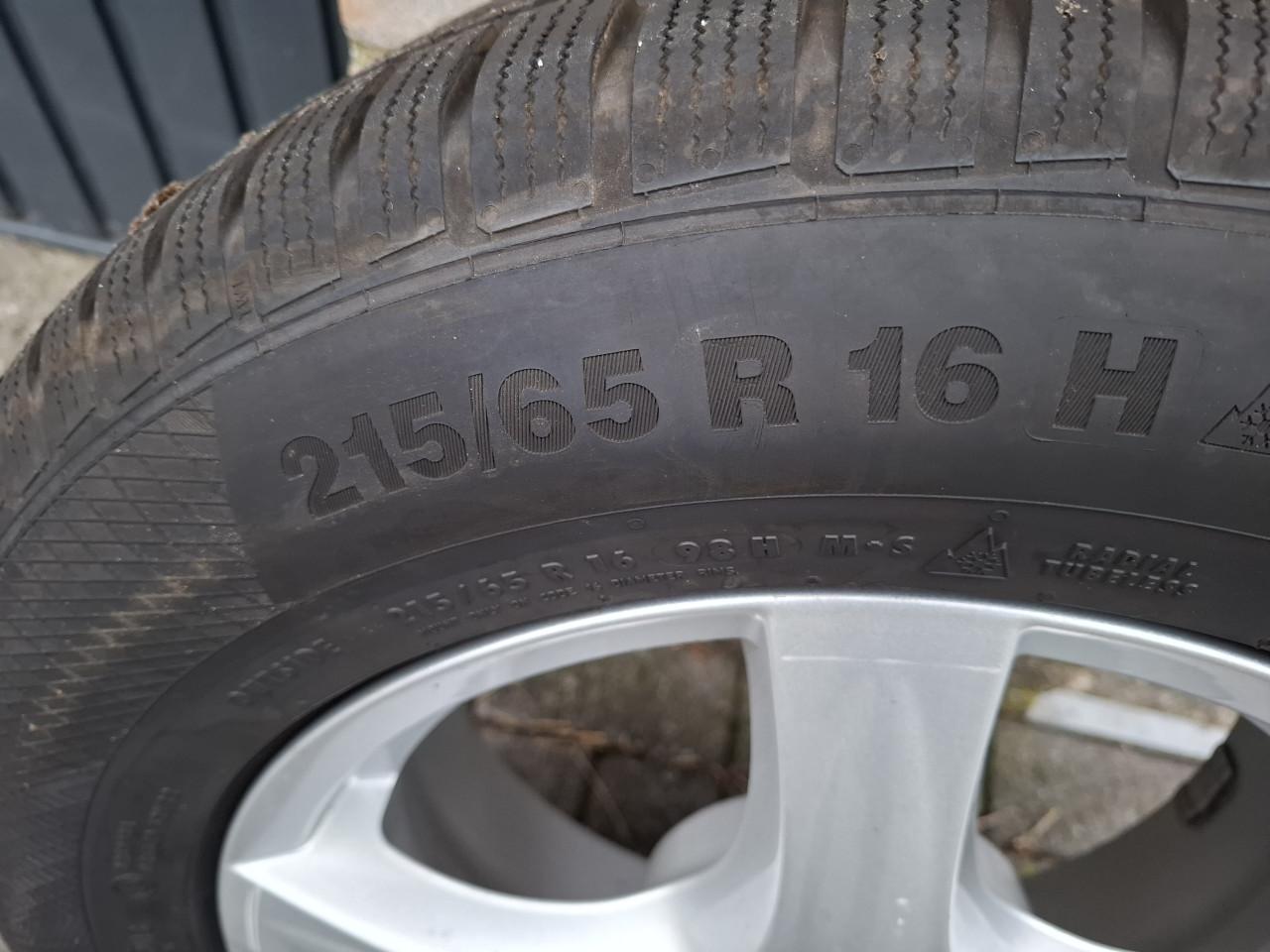 4 Nette LM wielen met winterbanden 215 x65x 16 passend op Volkswagen