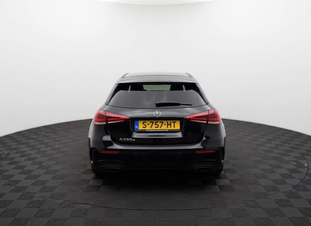 Mercedes-Benz A-Klasse 250 e business solution amg limited soh 96%