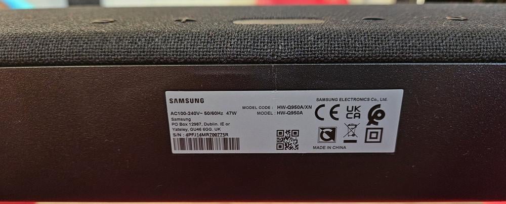 Samsung soundbar HW-Q950A met achterspeakers en subwoofer