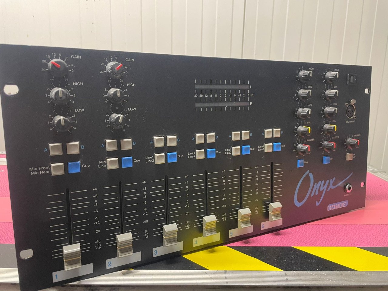 Dateq Onyx 6-Kanaals Club Mixer
