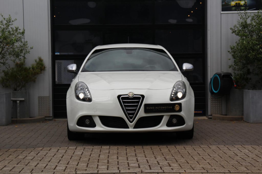 Alfa Romeo Giulietta 1.4 t turbo sportiva tct automaat - xenon - leder - st