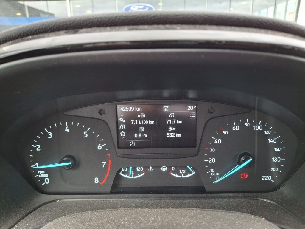 Ford Fiesta 1.1 trend airco - trekhaak - navigatie